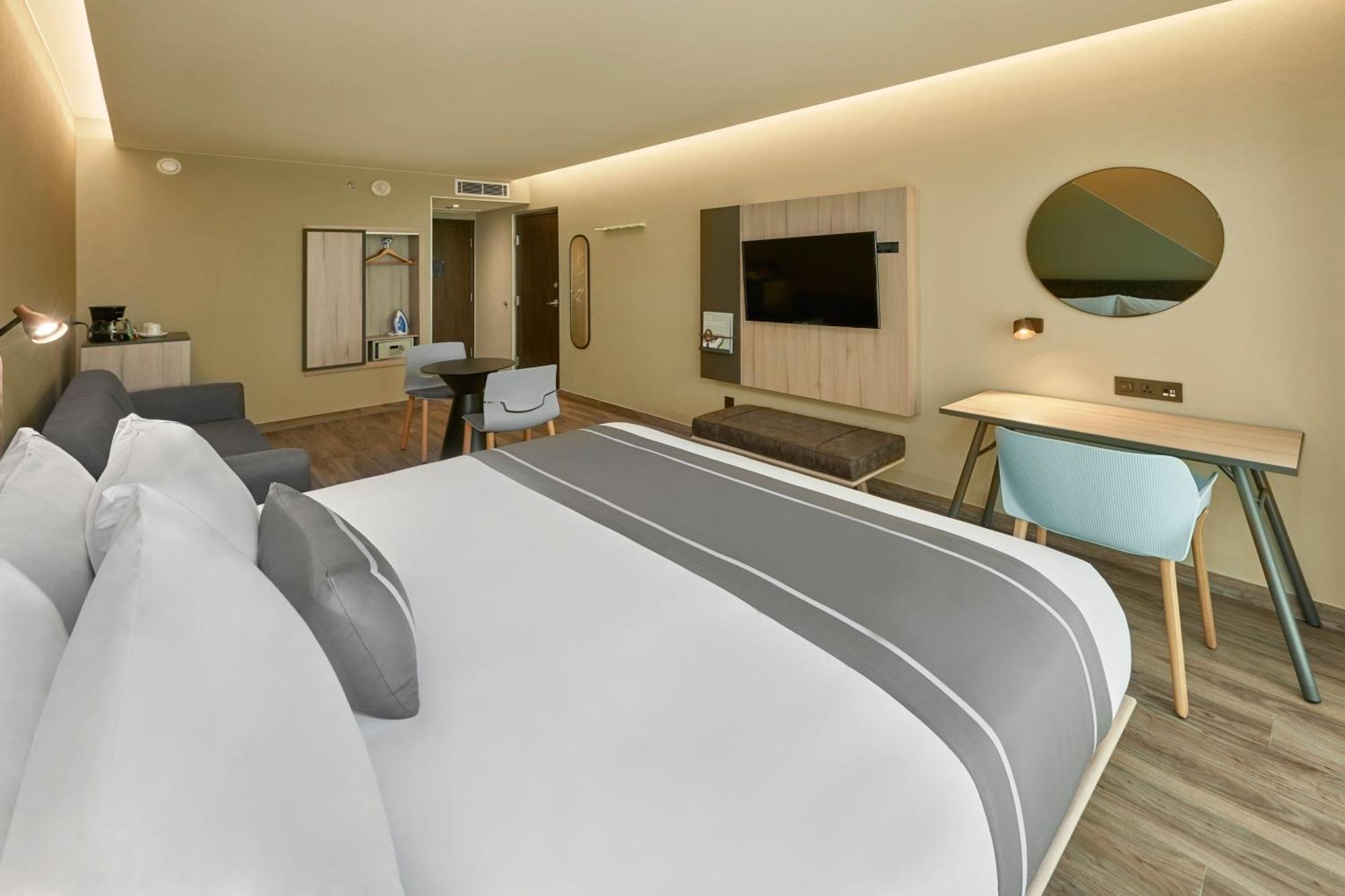 City Express Plus By Marriott Cancun Aeropuerto Riviera Buitenkant foto
