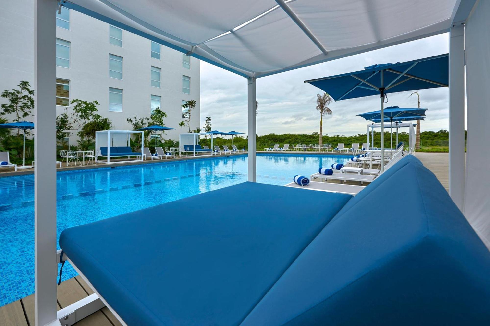 City Express Plus By Marriott Cancun Aeropuerto Riviera Buitenkant foto