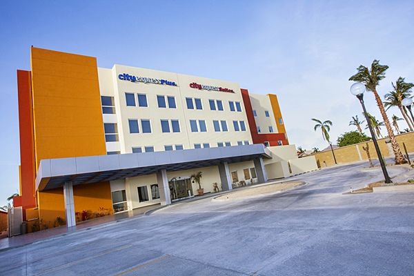 City Express Plus By Marriott Cancun Aeropuerto Riviera Buitenkant foto